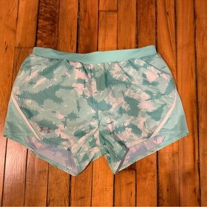 Under Armour shorts - EUC!